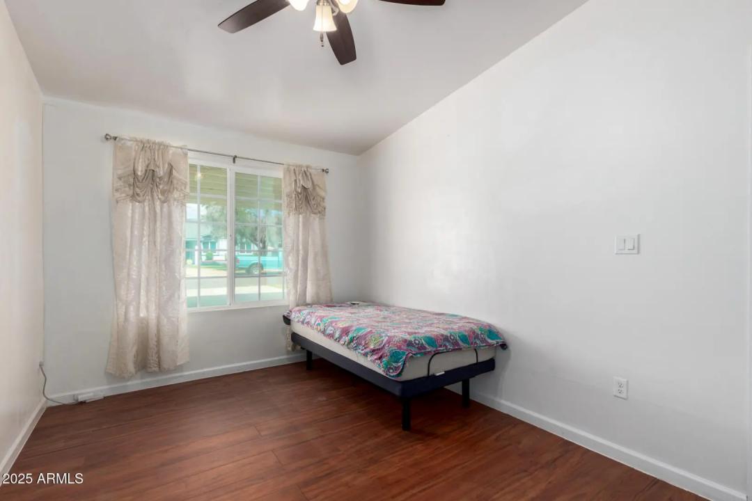 Real Estate Picture 18