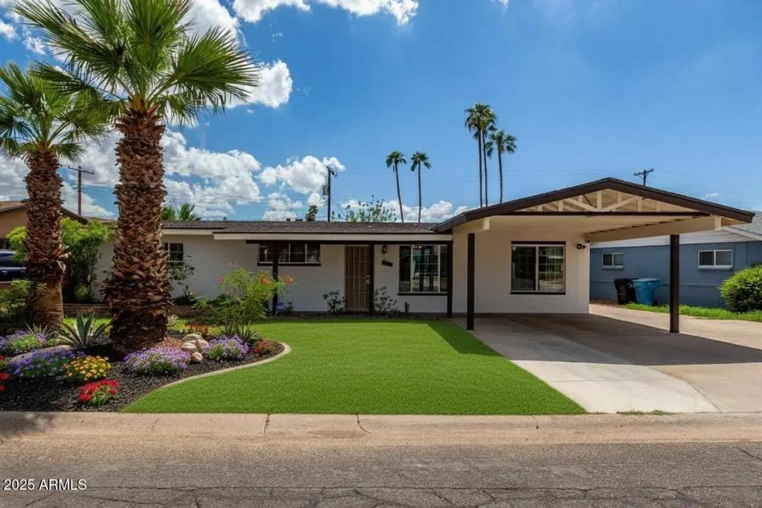 Real Estate Picture 4