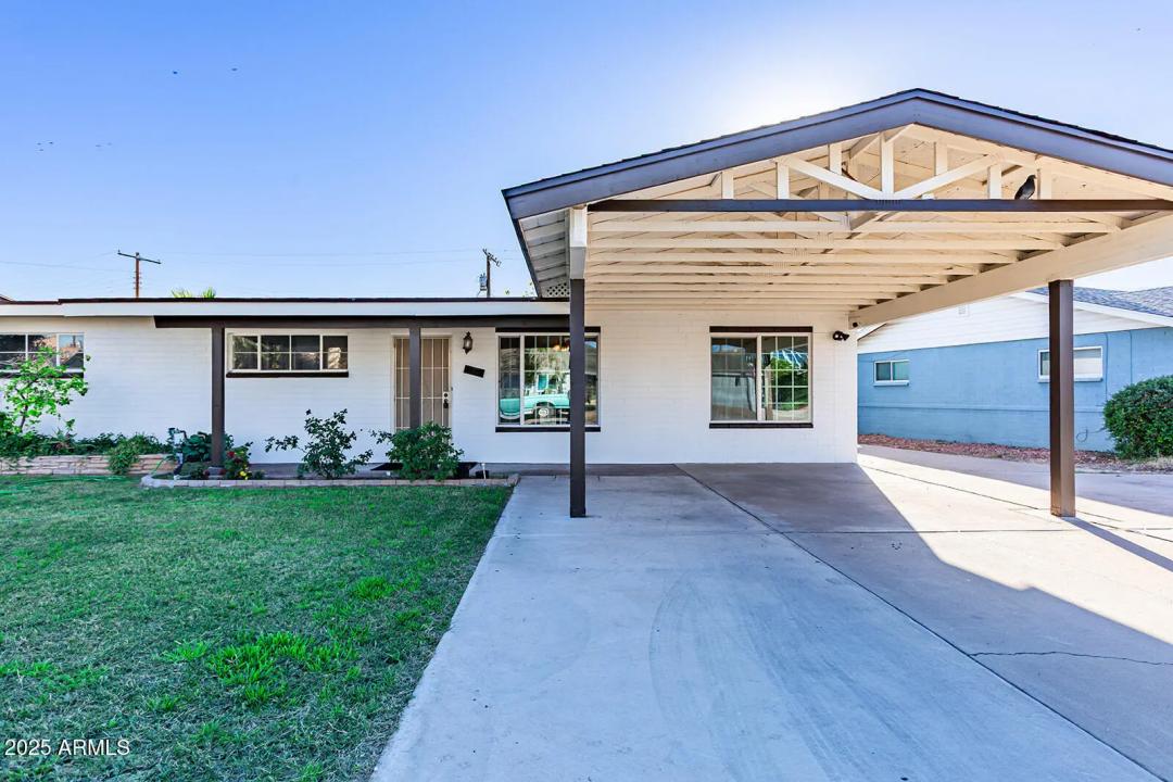 2033 W PALO VERDE Drive Phoenix AZ 85015