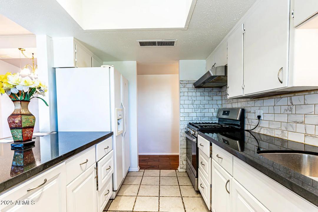 Real Estate Picture 14