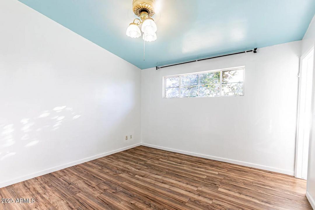 Real Estate Picture 23