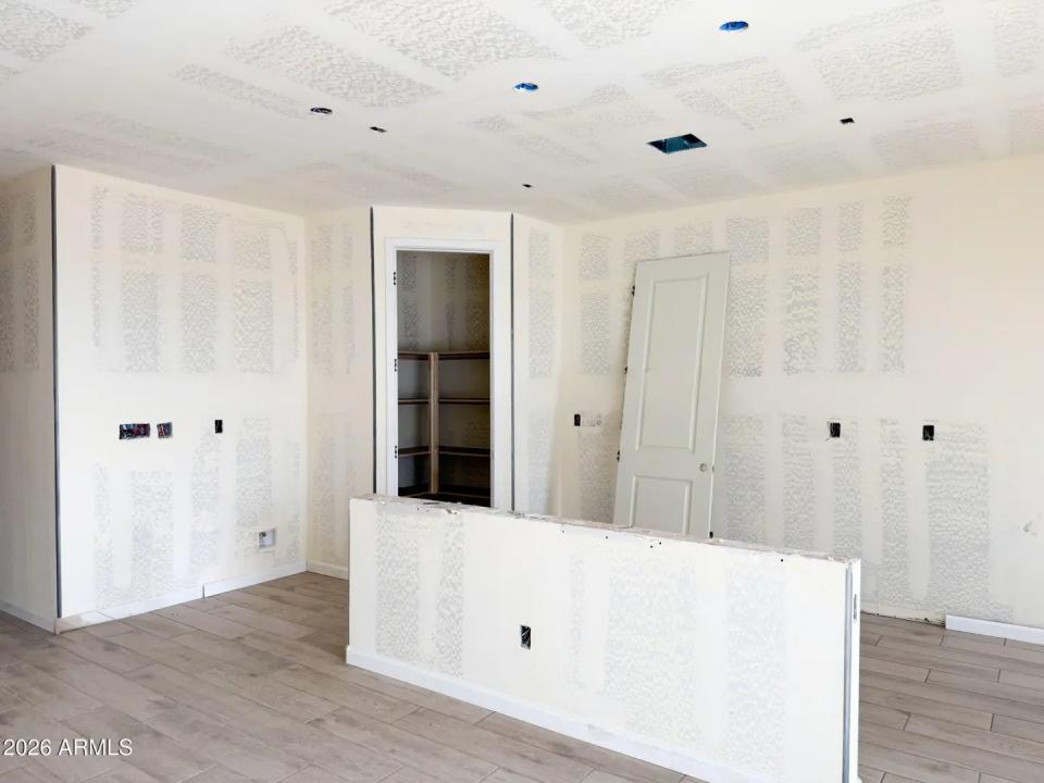 Real Estate Picture 5