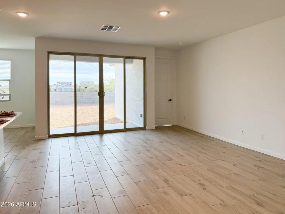 Real Estate Picture 4