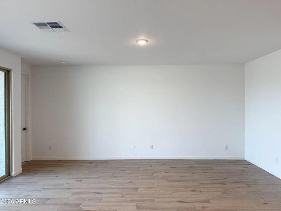 Real Estate Picture 5