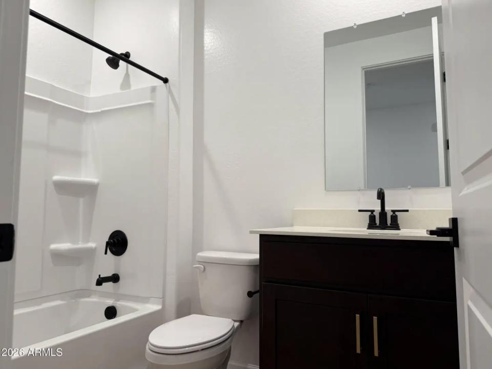 Real Estate Picture 11