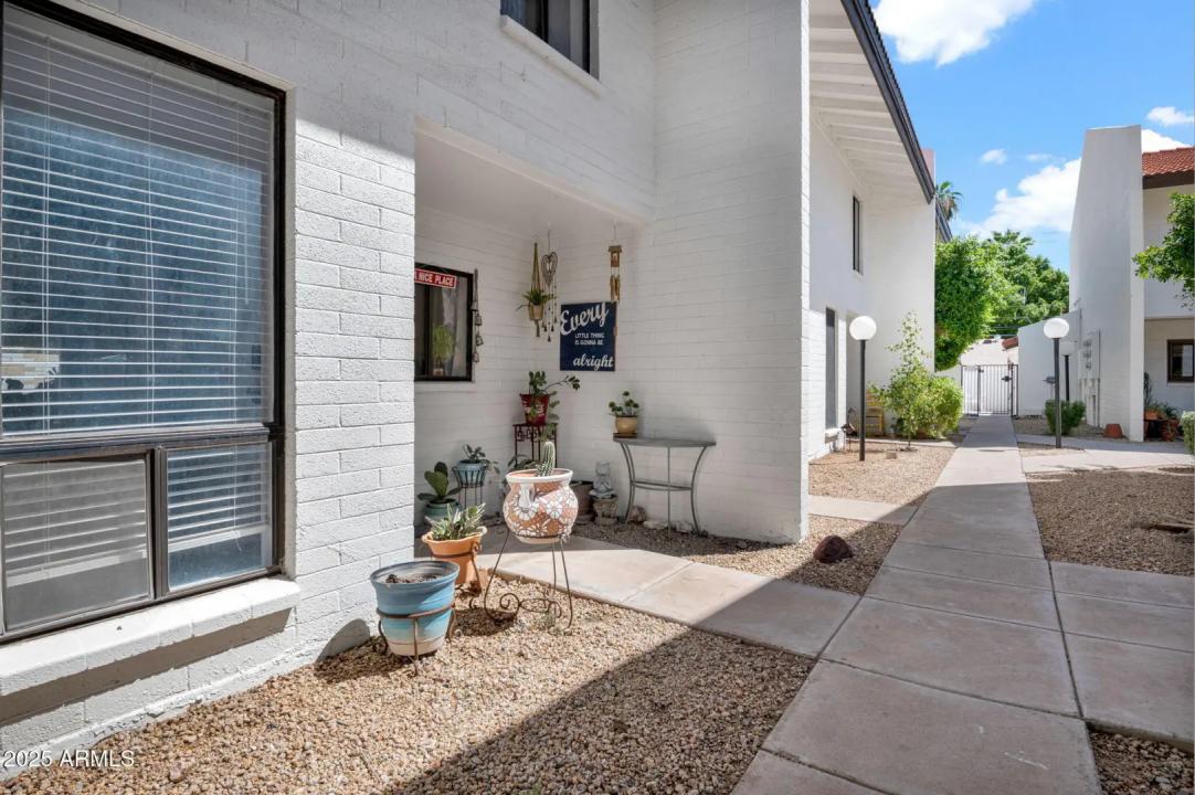 Real Estate Picture 3