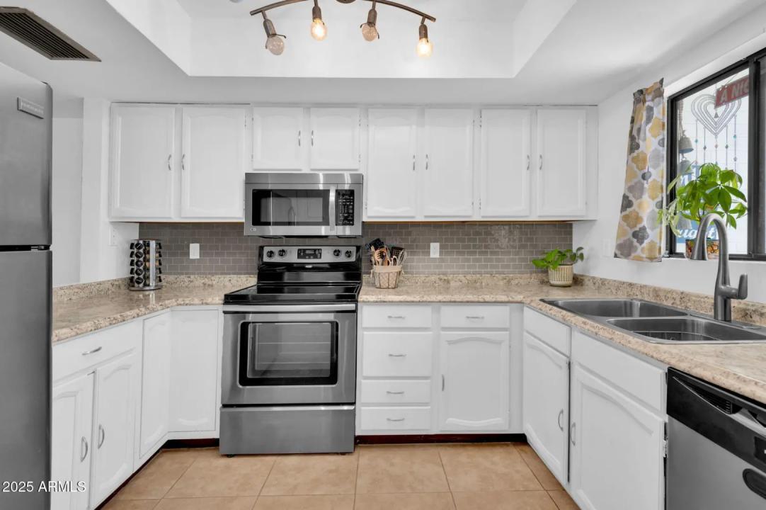 Real Estate Picture 5