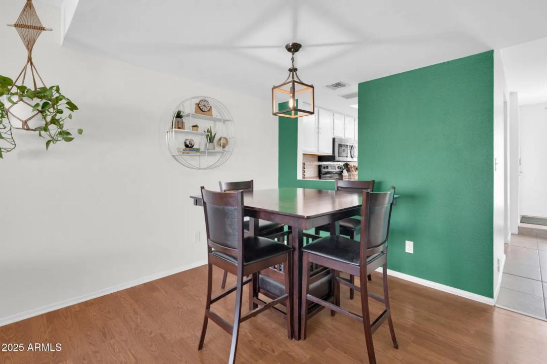 Real Estate Picture 9