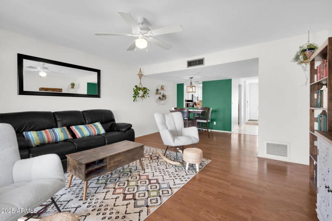 Real Estate Picture 12