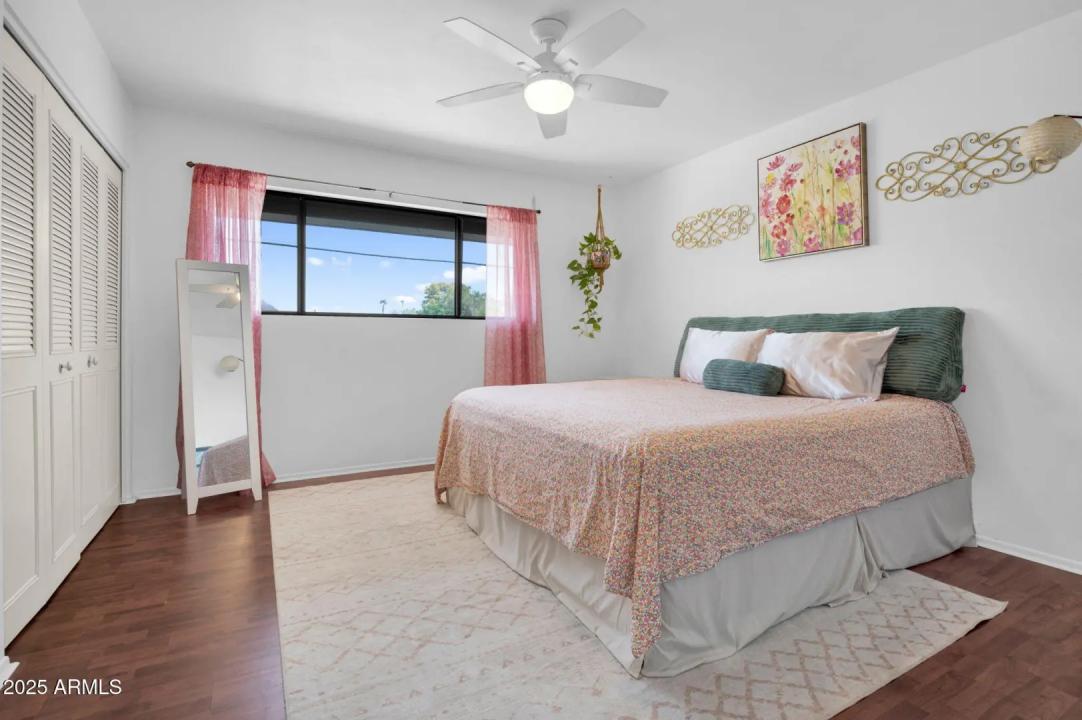 Real Estate Picture 13