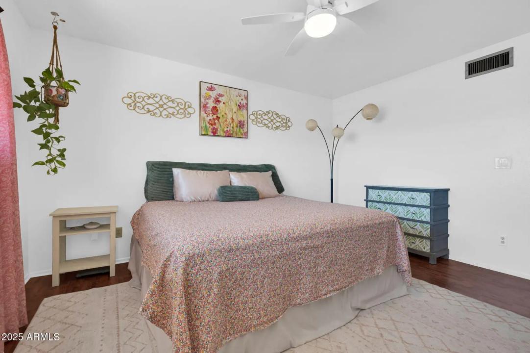 Real Estate Picture 14