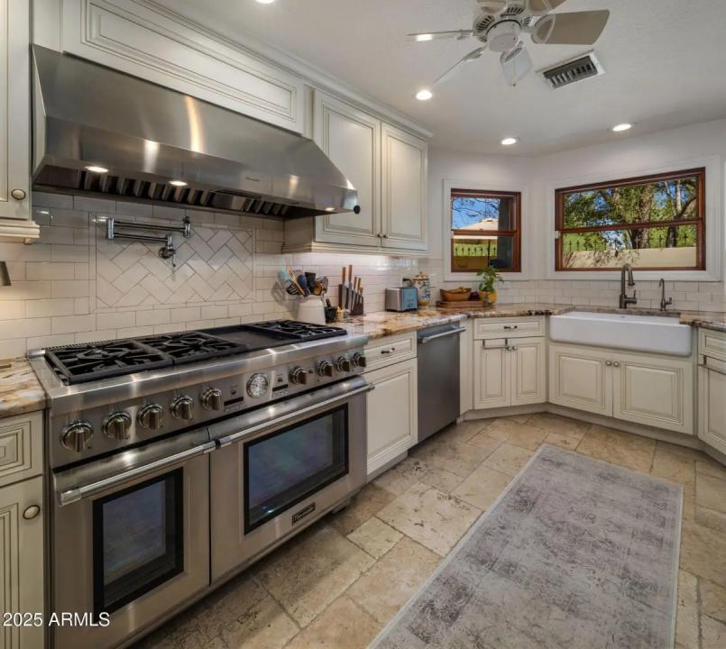 Real Estate Picture 18