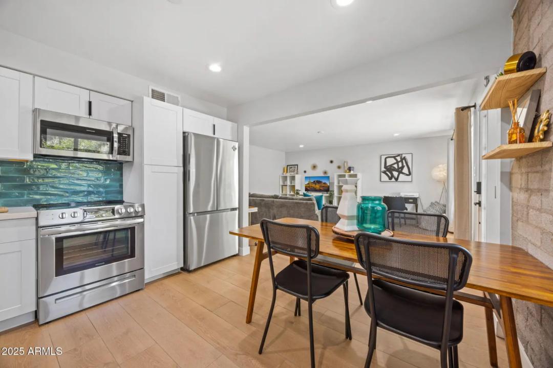 Real Estate Picture 7