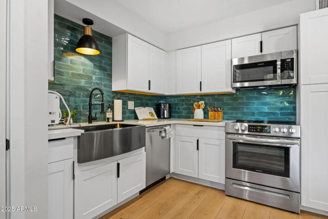 Real Estate Picture 6
