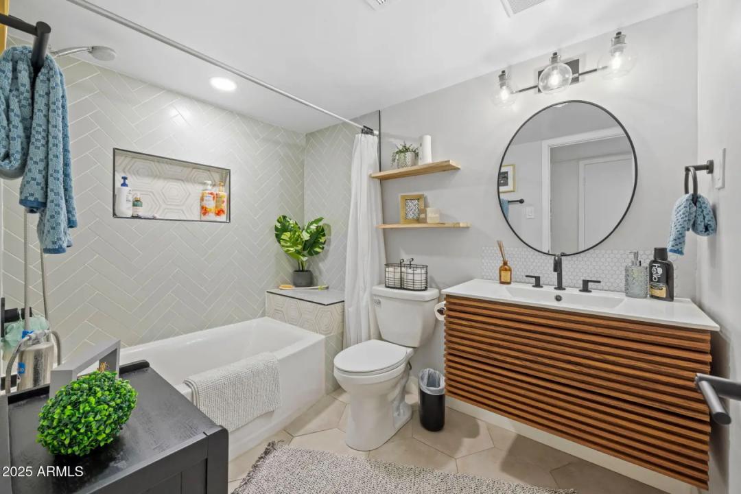 Real Estate Picture 12