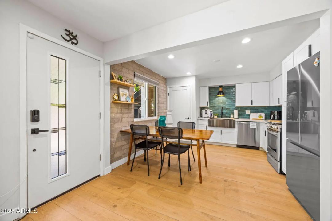 Real Estate Picture 3