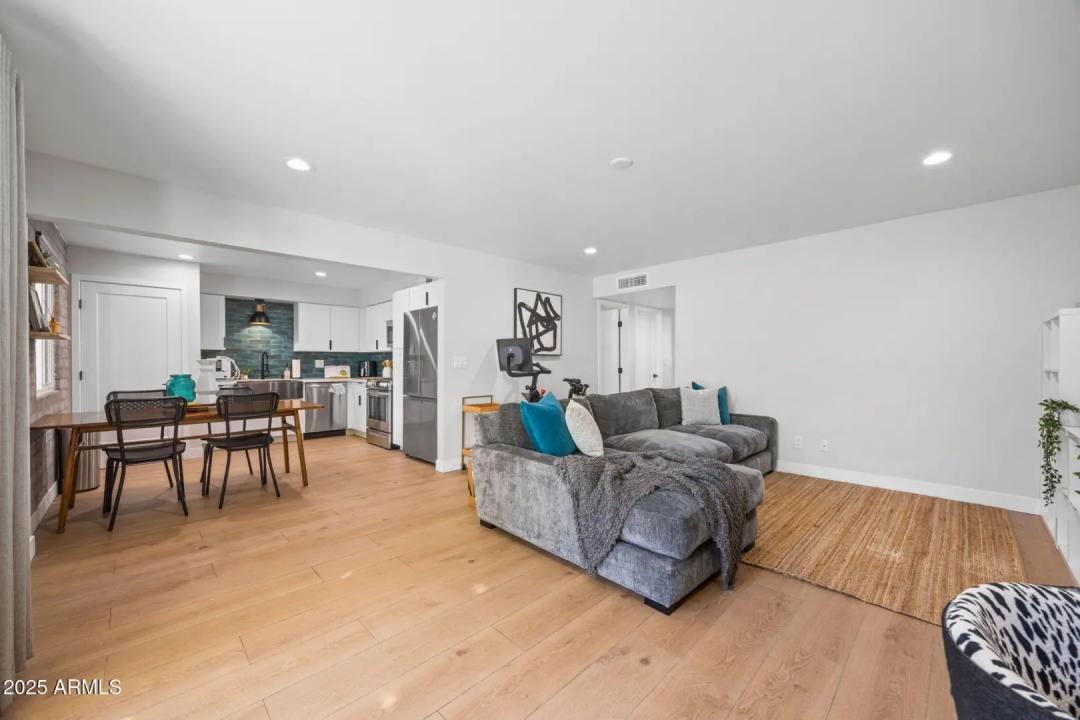 Real Estate Picture 8