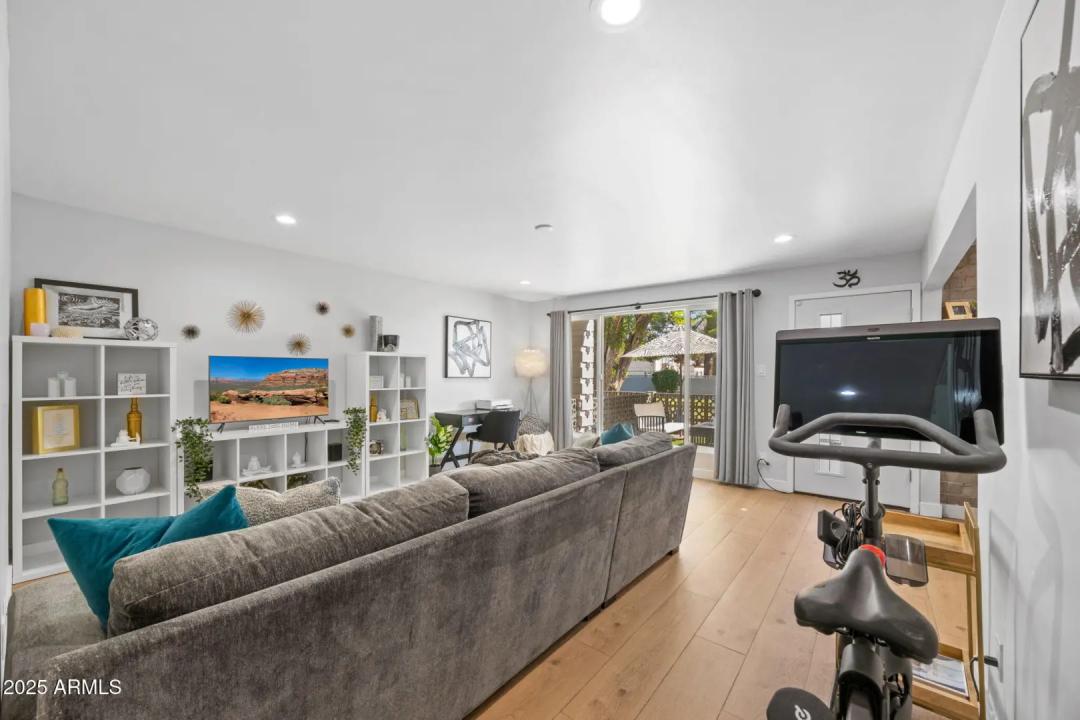 Real Estate Picture 11