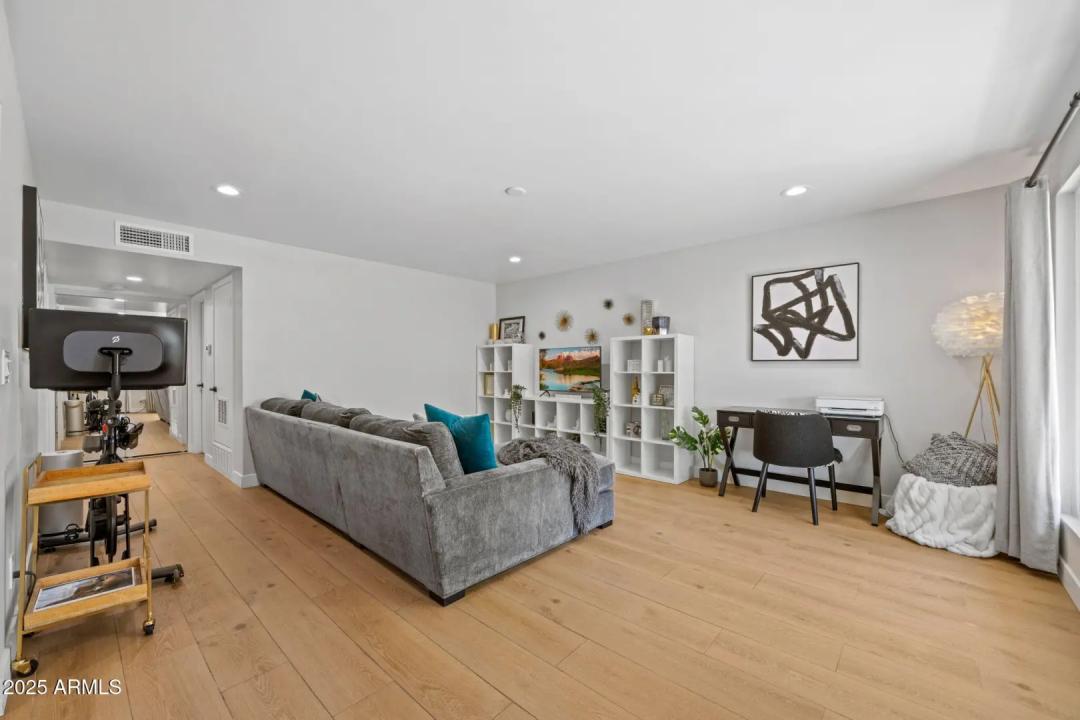 Real Estate Picture 9