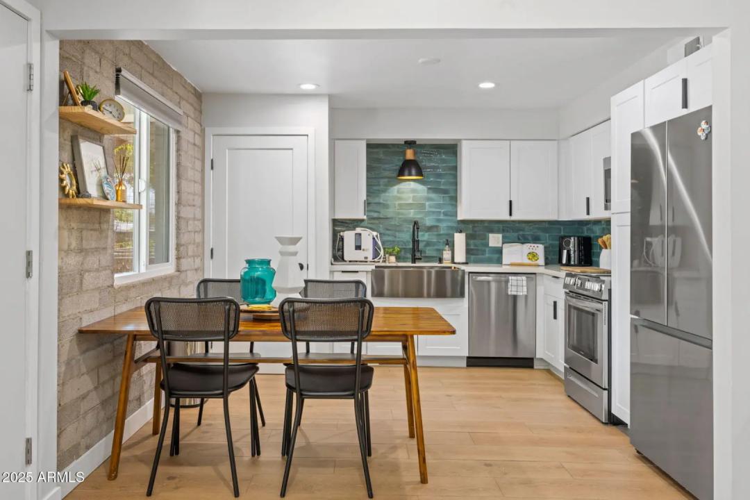 Real Estate Picture 4