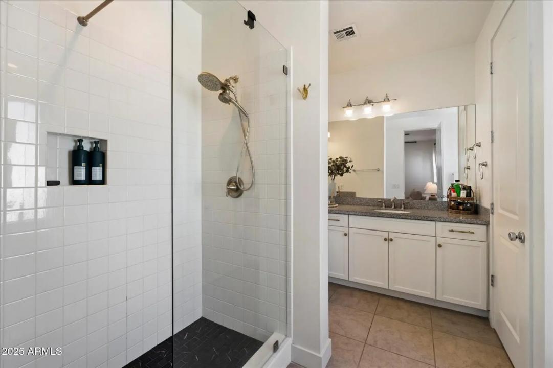 Real Estate Picture 17