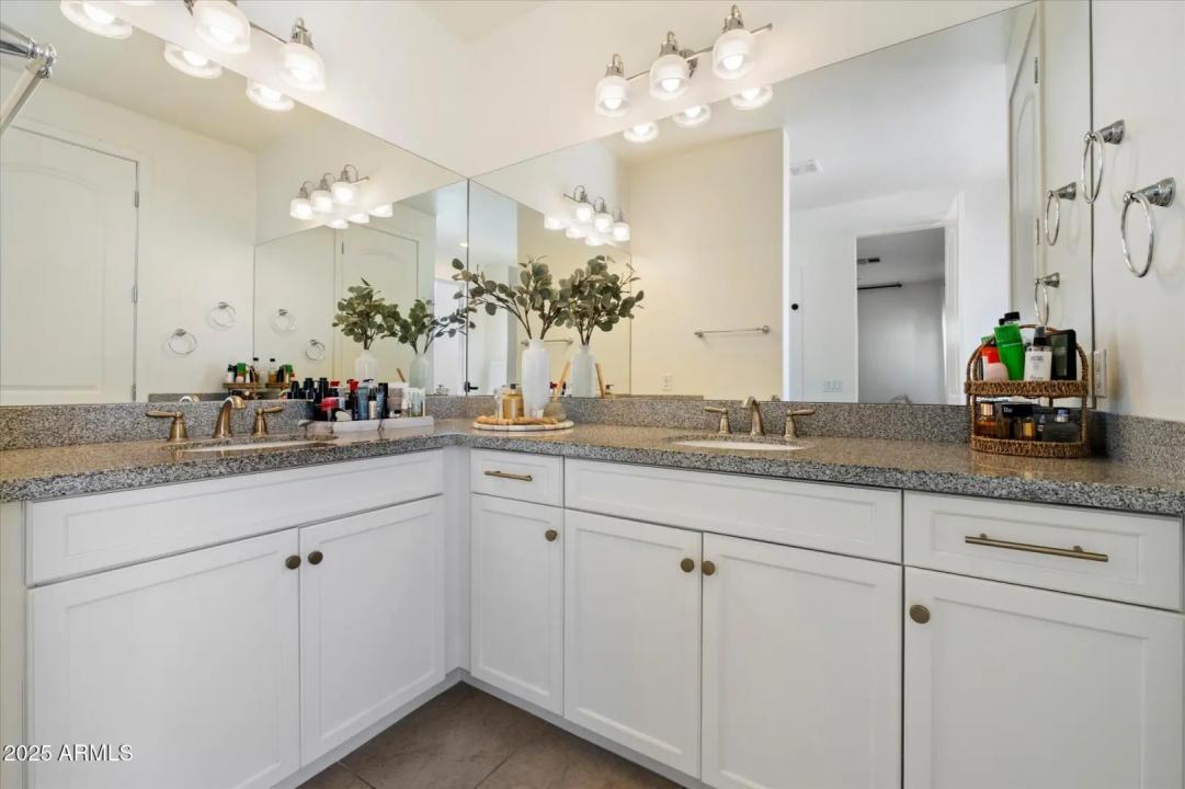 Real Estate Picture 16
