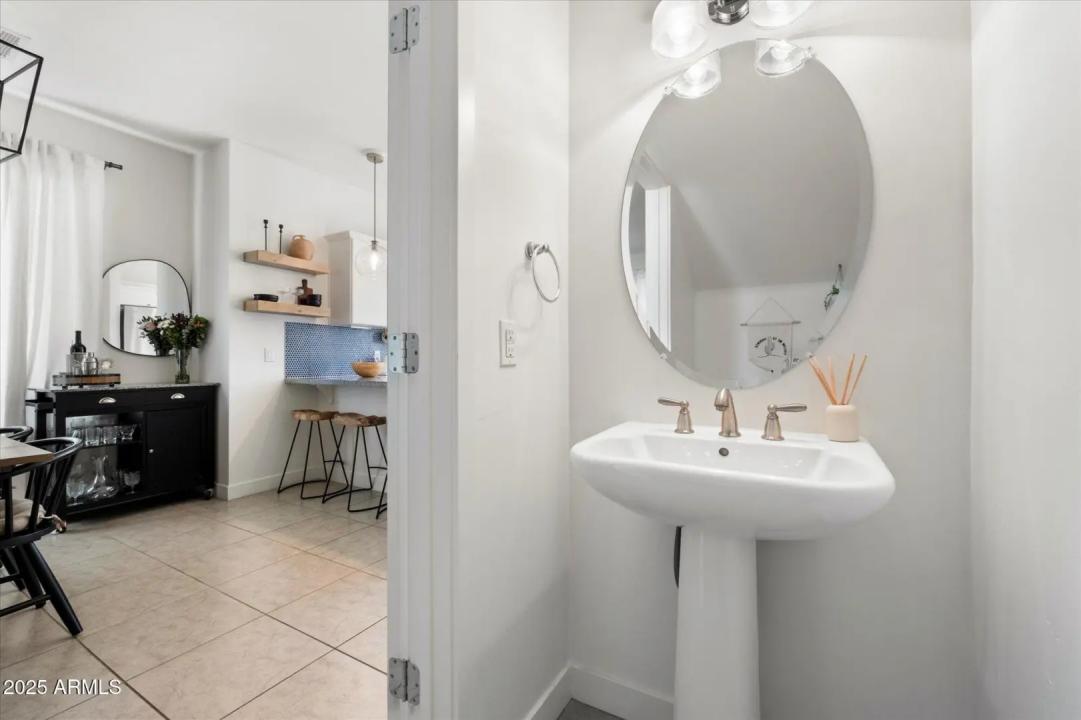 Real Estate Picture 11