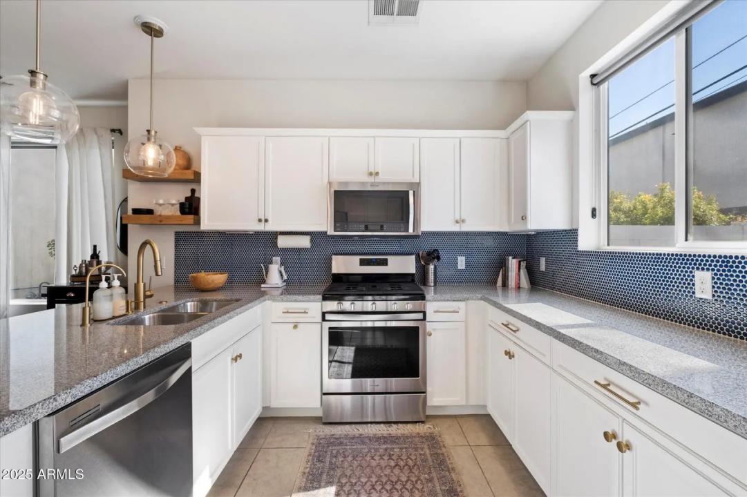 Real Estate Picture 9