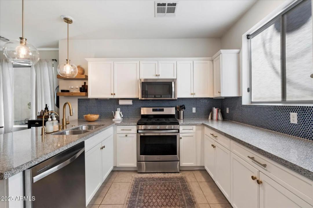 Real Estate Picture 8