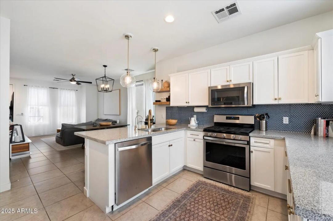 Real Estate Picture 7