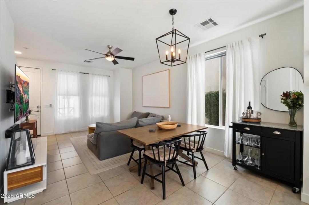 Real Estate Picture 5