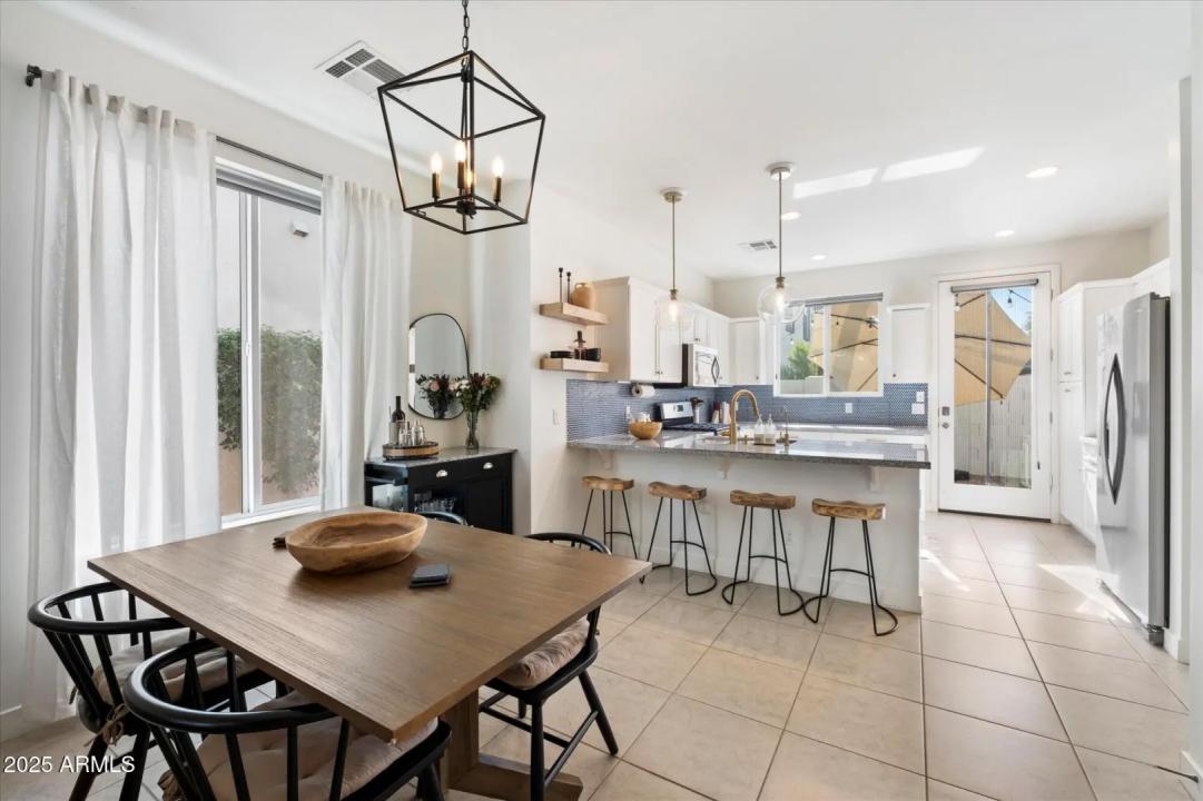 Real Estate Picture 4