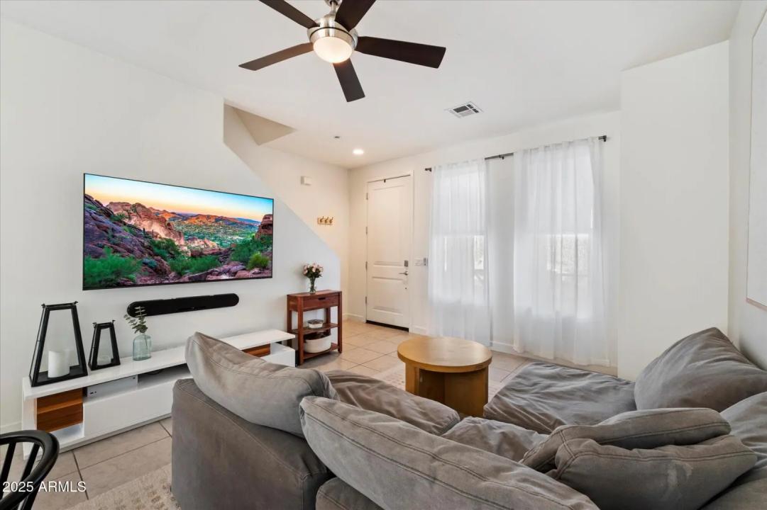 Real Estate Picture 3