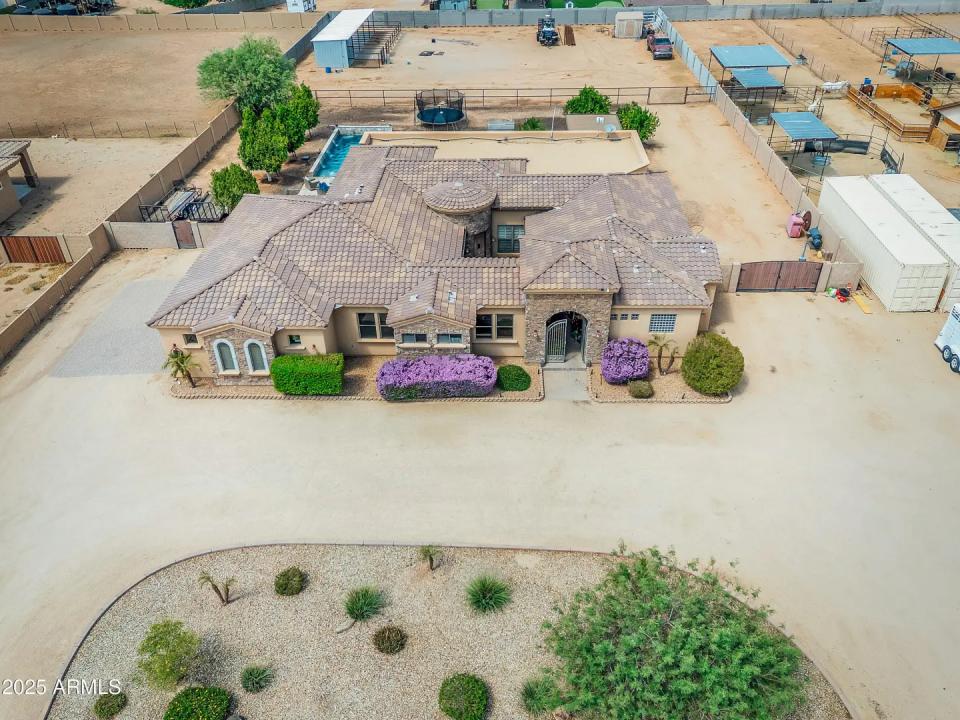 Real Estate Picture 7