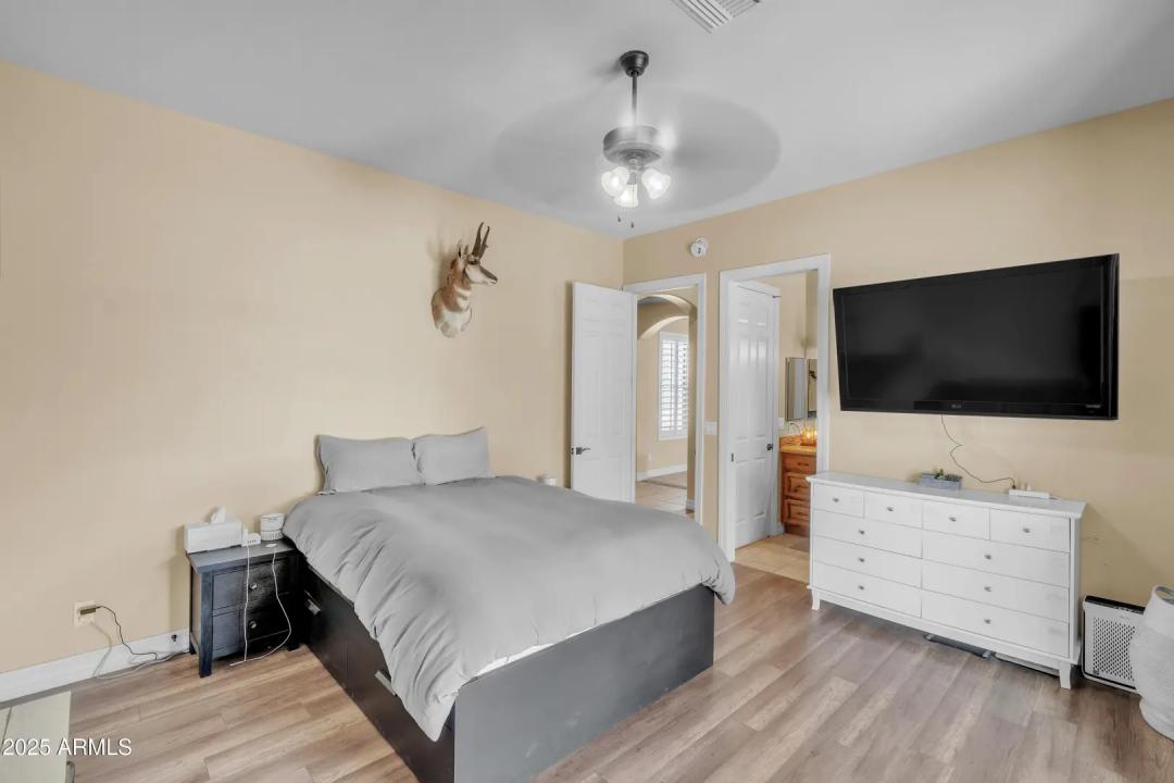 Real Estate Picture 25
