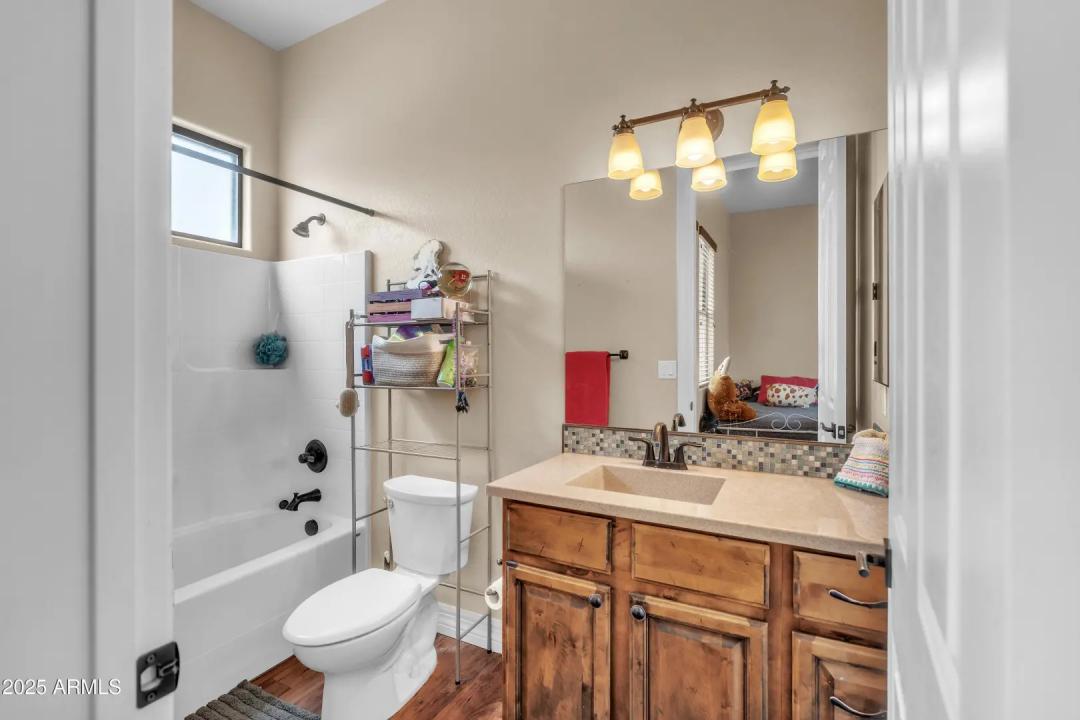 Real Estate Picture 23