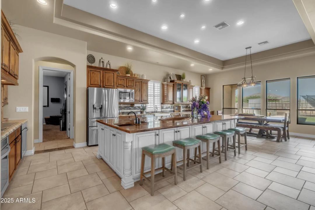 Real Estate Picture 8