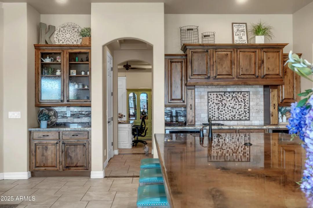 Real Estate Picture 11