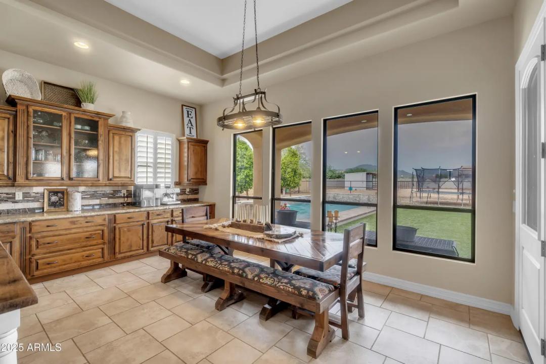 Real Estate Picture 12