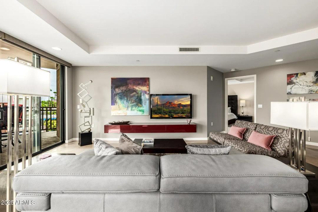 Real Estate Picture 9