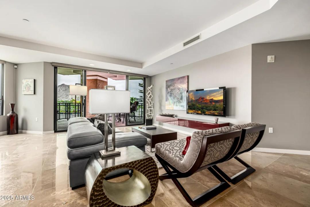 Real Estate Picture 10