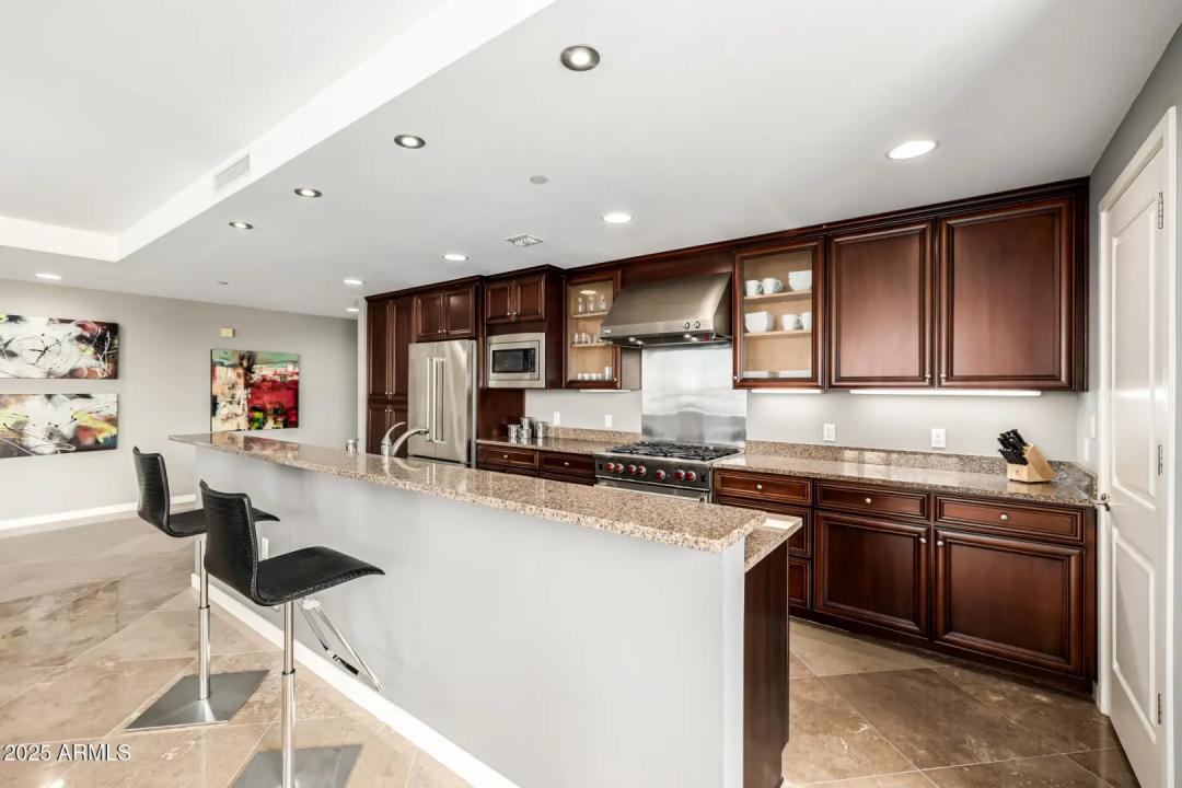 Real Estate Picture 3