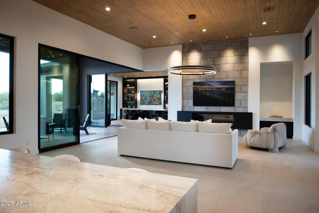Real Estate Picture 11