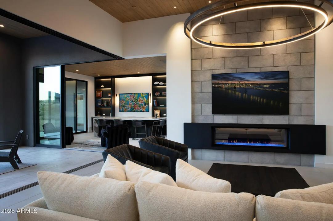 Real Estate Picture 12