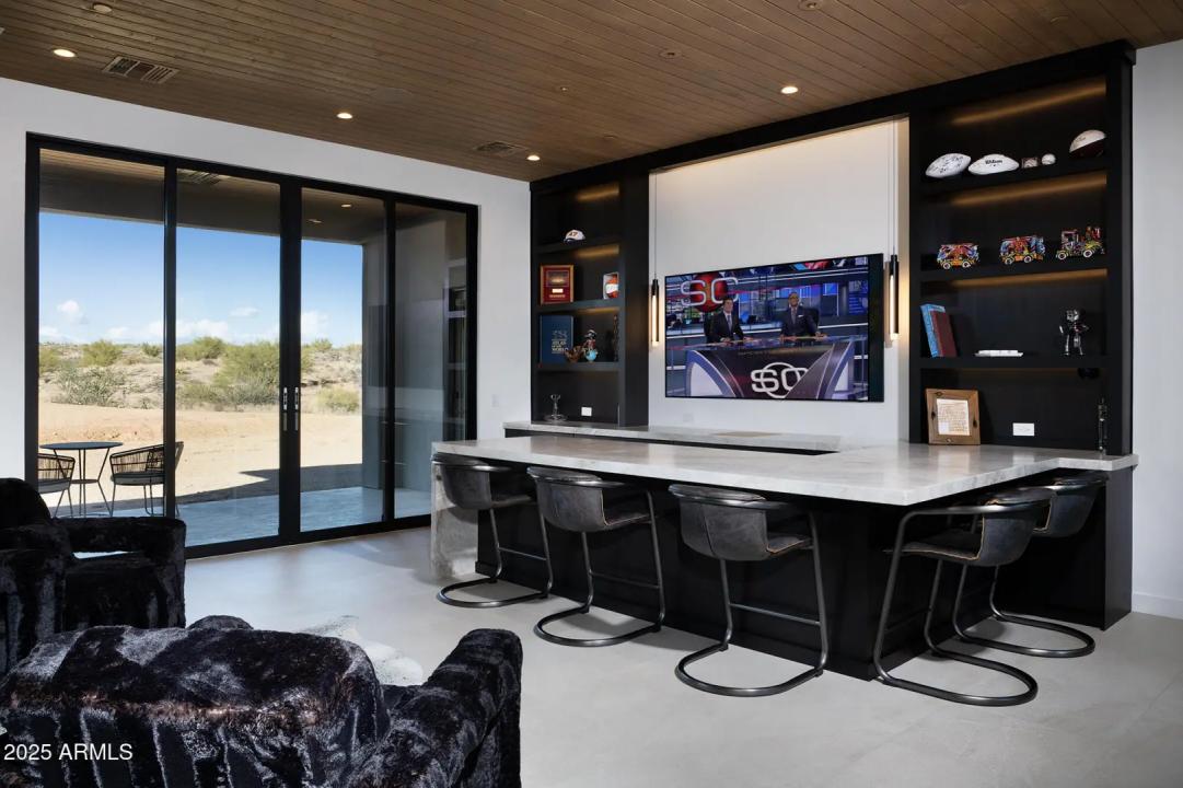 Real Estate Picture 14