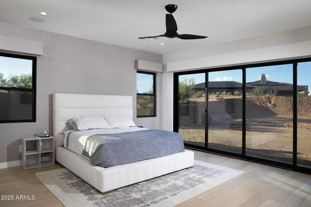 Real Estate Picture 18