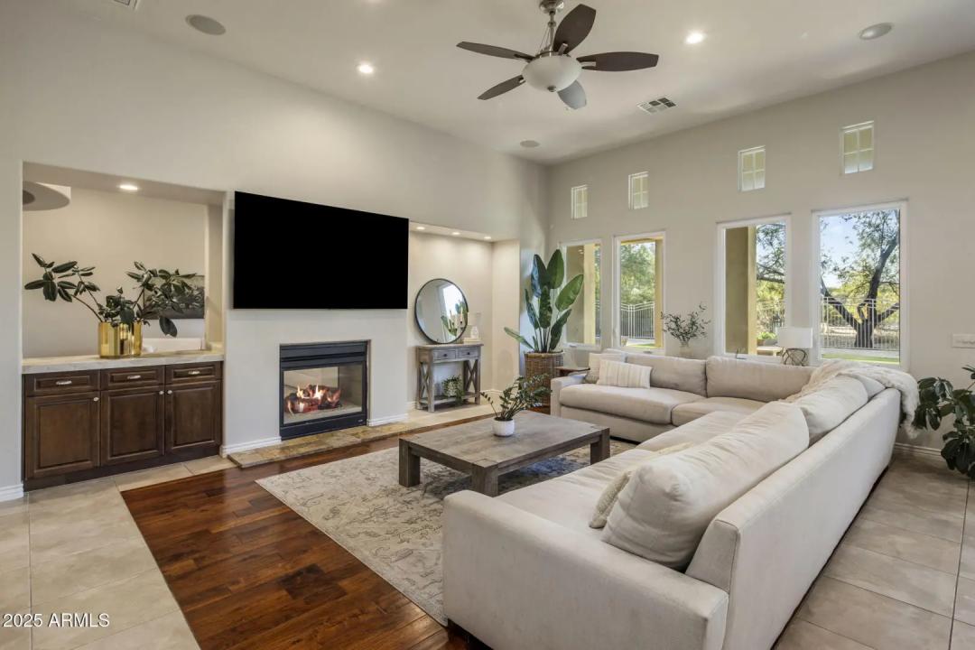 Real Estate Picture 14
