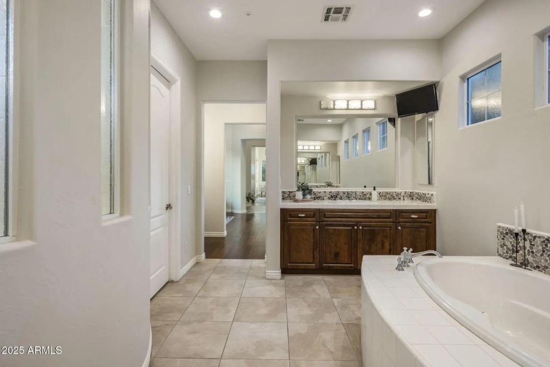 Real Estate Picture 28