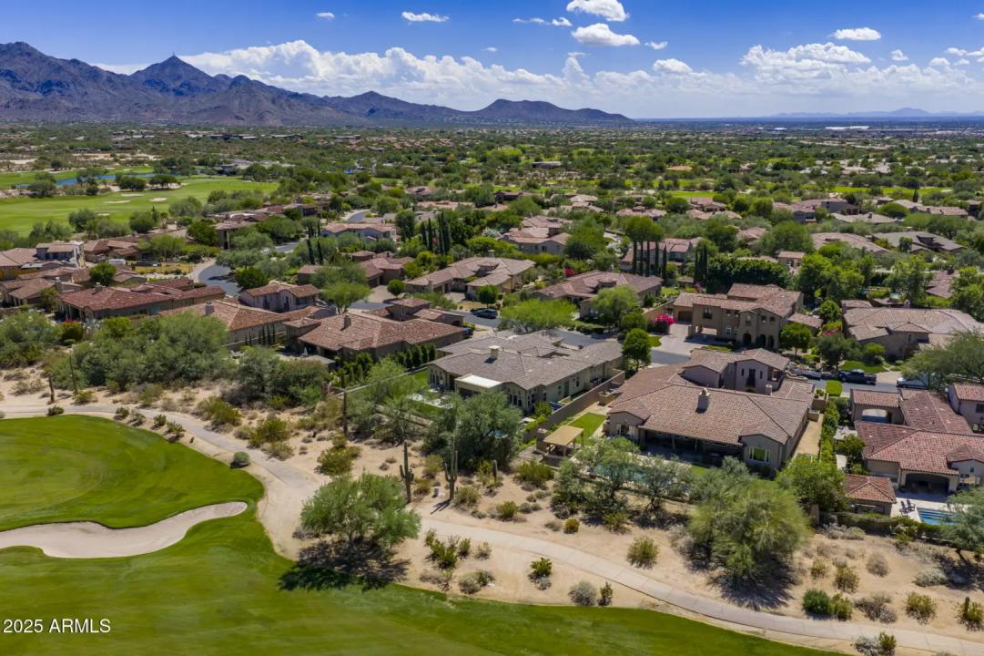Real Estate Picture 8