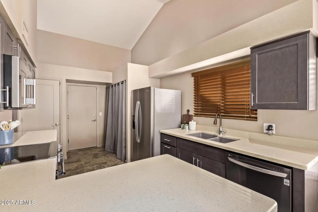 Real Estate Picture 8